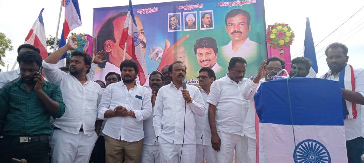 புரட்சி பாரதம் கட்சி சார்பில் பள்ளி மாணவர் தாக்கப்பட்டதை கண்டித்து தூத்துக்குடியில் நீதி கேட்டு ஆர்பாட்டம்!!