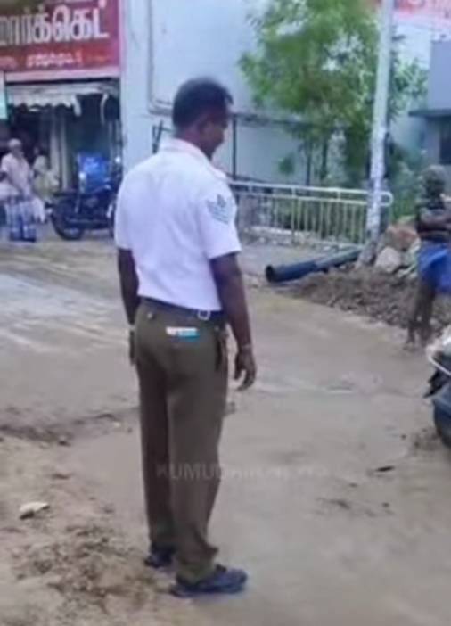 சோசியல் மீடியாவை கலக்கும் போக்குவரத்து தலைமை காவலருக்கு குவியும் பாராட்டுக்கள்!!