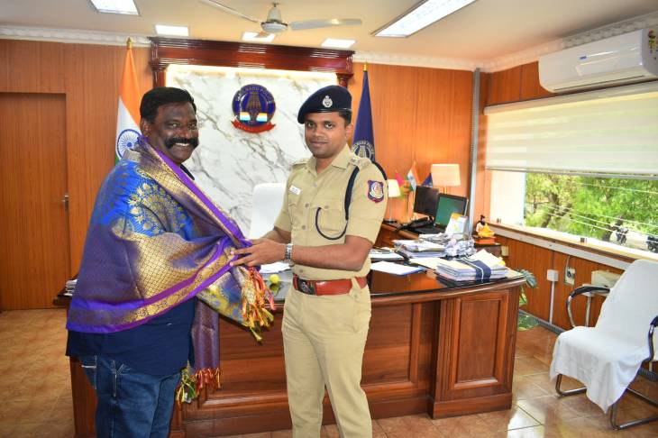 ஓய்வு பெற்ற காவல்துறையினருக்கு காவல்  கண்காணிப்பாளர் ஆல்பர்ட் ஜான் வாழ்த்து!!
