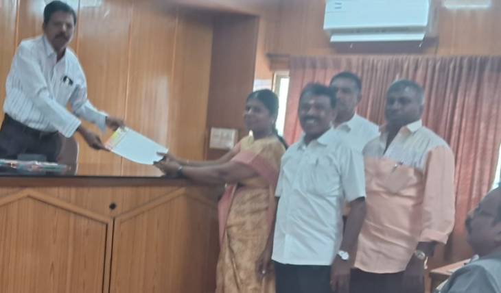 எரிவாயு நுகர்வோர் குறைதீர்க்கும் கூட்டம் -  அவைத் தலைவர் பேச்சி ராஜ், கவுன்சிலர் ராமு அம்மாள் தலைமையில் மனு!!