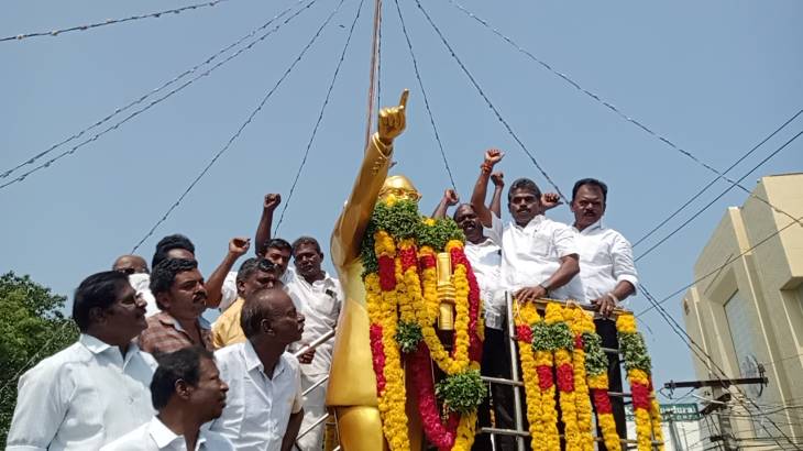 அண்ணல் அம்பேத்கர் சிலைக்கு ஓட்டப்பிடாரம் எம்.எல்.ஏ. சண்முகையா மரியாதை!!