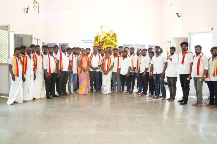 சுதந்திர போராட்ட மாவீரர் சுந்தரலிங்கத்தின் 255 வது  பிறந்தநாள் - தவெக சாமுவேல்ராஜ் தலைமையில் மரியாதை!!