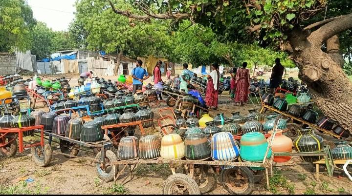 தூத்துக்குடி மாநகராட்சி லேபர் காலனியில் அடிப்படை வசதிகள் செய்து தரக்கோரி மற்றும் மாவட்டத்தில் போதை பொருட்களை கட்டுப்படித்தி பொதுமக்களின் பாதுகாப்பை உறுதி செய்ய கோரி தவெக பொறுப்பாளர் அஜிதா ஆக்னல் தலைமையில் மனு!!