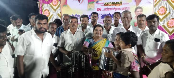 தூத்துக்குடி முத்தையாபுரம் பகுதி திமுக சார்பில் கலைஞரின் 102 வது பிறந்தநாளை முன்னிட்டு நடைபெற்ற விழாவில் அமைச்சர் கீதா ஜீவன் கலந்து கொண்டு நலத்திட்ட உதவிகள் வழங்கினார்!!