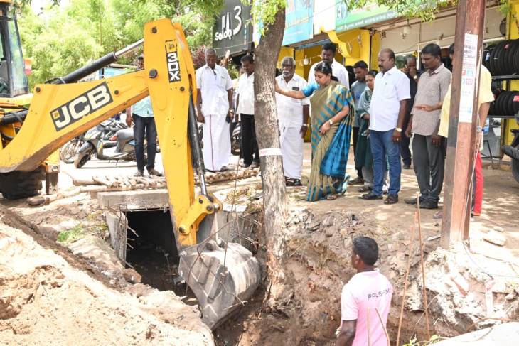 அமைச்சர் கீதாஜீவன் ஆய்வு – காமராஜ் கல்லூரி பகுதியில் மழைநீர் வடிகால் பணி வேகமாக முன்னேறுகிறது!!
