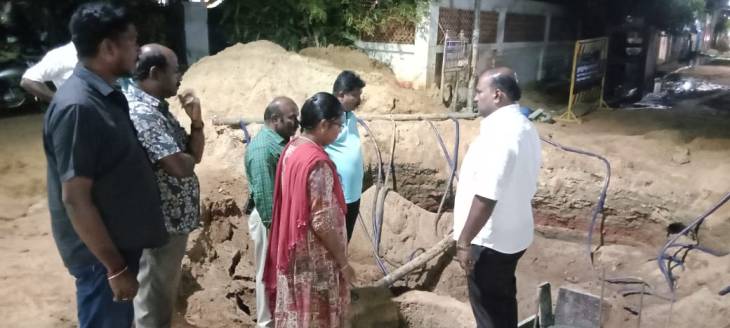 ராஜீவ் நகர் பகுதியில் குடிநீர் குழாய் சீரமைப்பு பணிகளை மேயர் ஜெகன் பெரியசாமி நேரில் ஆய்வு!!