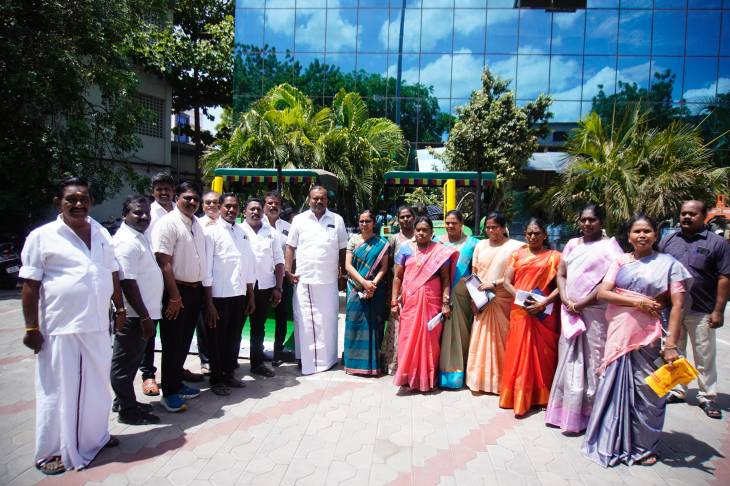 தூத்துக்குடியில் சாலை ஓர மணல் அகற்ற புதிய டிராக்டர் டோசர்கள் பயன்பாட்டிற்கு அர்ப்பணிப்பு!!
