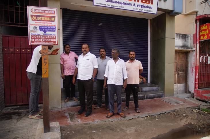 மட்டக்கடை பகுதியில் வடிகால் தூர்வாரும் பணிகளை மேயர் ஜெகன் பெரியசாமி நேரடியாக ஆய்வு!!