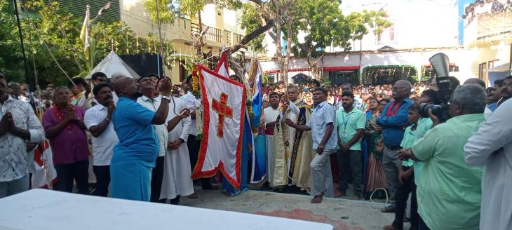 தூத்துக்குடி பாத்திமா நகர் மணல்மேட்டில் புனித பாத்திமா அன்னை ஆலய பெருவிழா கொடியேற்றத்துடன் தொடக்கம்!!