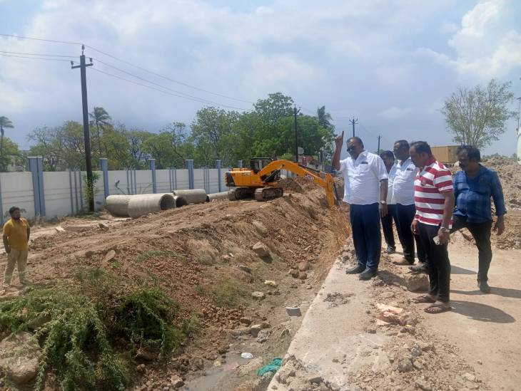 தூத்துக்குடியில் ஓடை தூர்வாரும் பணிகள் தீவிரம் – மேயர் ஜெகன் பெரியசாமி நேரில் ஆய்வு!!
