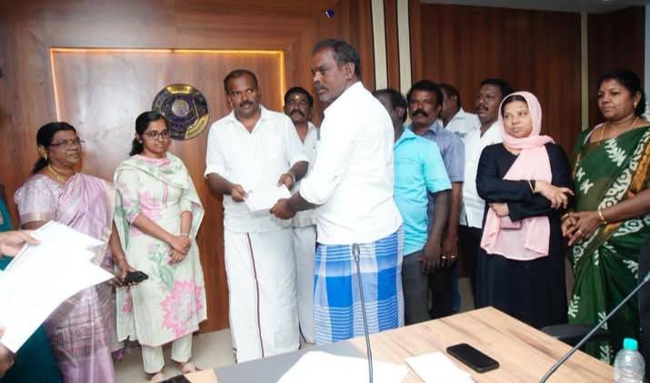 மக்கள் மனுக்களுக்கு தீர்வு — ஆணைகள் வழங்கிய மேயர் ஜெகன் பெரியசாமி!!