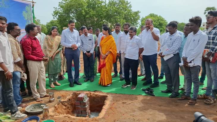 அய்யனடைப்பில் ரூ.1015.20 லட்சம் மதிப்பில் பல்நோக்கு பாதுகாப்பு மைய கட்டிடம் – கனிமொழி கருணாநிதி அடிக்கல் நாட்டி துவக்கி வைத்தார்!!
