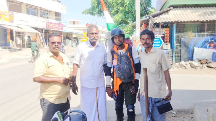 தேசியக் கொடியுடன் ஜார்கண்ட் முதல் காசிவரை ஸ்கேட்டிங் பயணம் – தூத்துக்குடியில் அஜய் குமாருக்கு உற்சாக வரவேற்பு!
