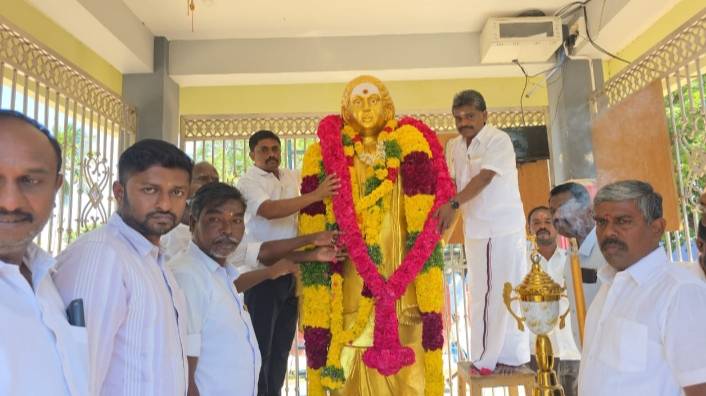 தேவர் ஜெயந்தி விழாவில் ஒட்டப்பிடாரம் எம்.சி.சண்முகையா எம்எல்ஏ மரியாதை!!