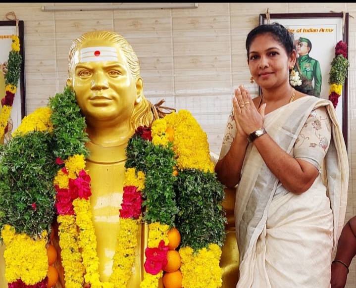 தேசியத் தலைவருக்கு மக்கள் நல உரிமை அமைப்பாளர் அருணாதேவி ரமேஷ் பாண்டியன் மரியாதை!!
