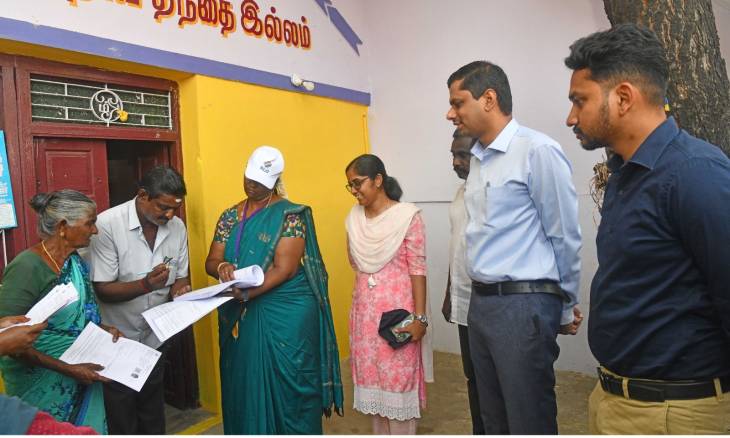 தூத்துக்குடியில் சிறப்பு தீவிர வாக்காளர் பட்டியல் திருத்தப் பணிகளை கலெக்டர் இளம்பகவத் பார்வையிட்டார்!!
