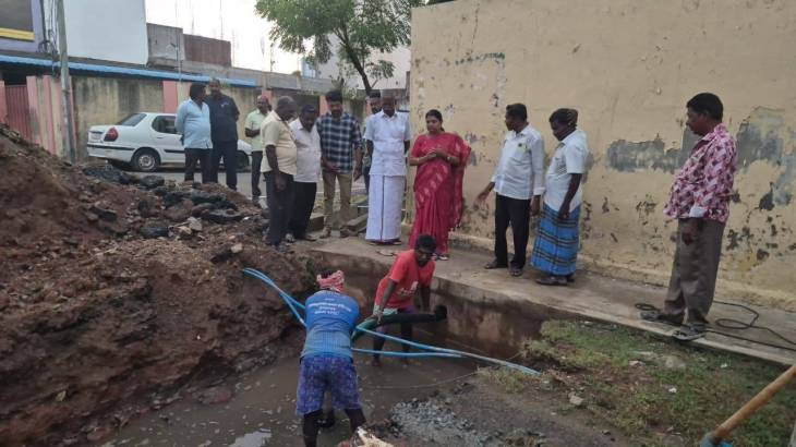 அண்ணாநகரில் நீர்வழிப் பிரச்சனைக்கு தீர்வாக சிறுபாலம் – தளத்தில் நேரில் ஆய்வு செய்த அமைச்சர் கீதாஜீவன்!!