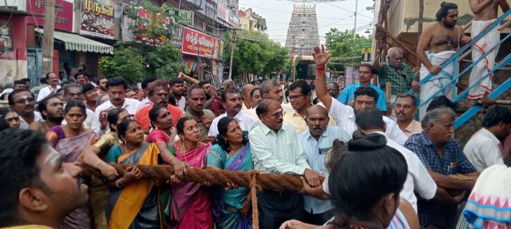 திருமந்திரநகர் ஸ்ரீ சங்கரராமேஸ்வரர் திருத்தேர் விழா: தூத்துக்குடி முதன்மை நீதிமன்ற நீதிபதி வசந்தி தேர் வடம்பிடித்து தொடங்கி வைத்தார்!
