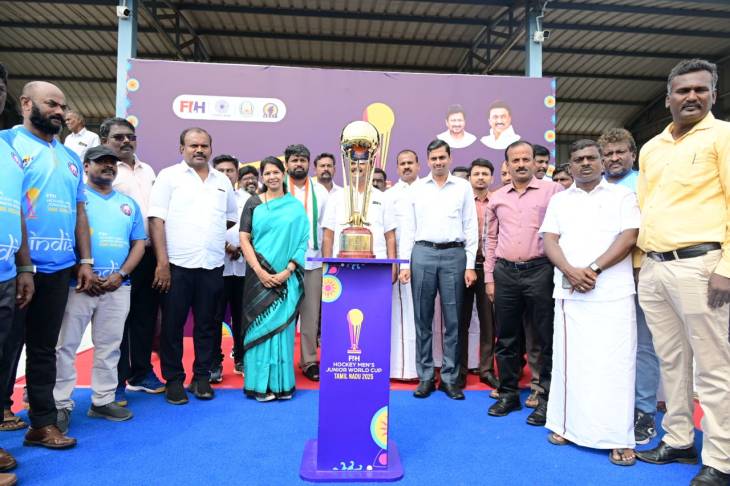 “ஹாக்கி உலகக் கோப்பை கோவில்பட்டியில் களம் கண்டது!” — கோப்பையை அறிமுகம் செய்தார் கனிமொழி கருணாநிதி எம்.பி.!!