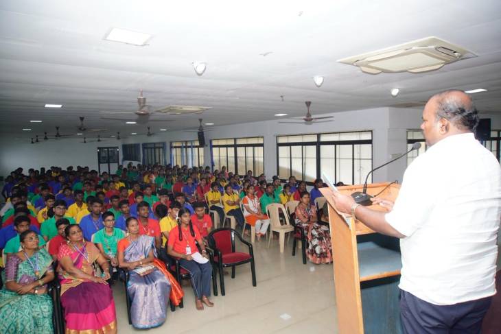 மாணவர்களுடன் உற்சாக கலந்துரையாடலில் பங்கேற்ற தூத்துக்குடி மேயர் ஜெகன் பெரியசாமி!
