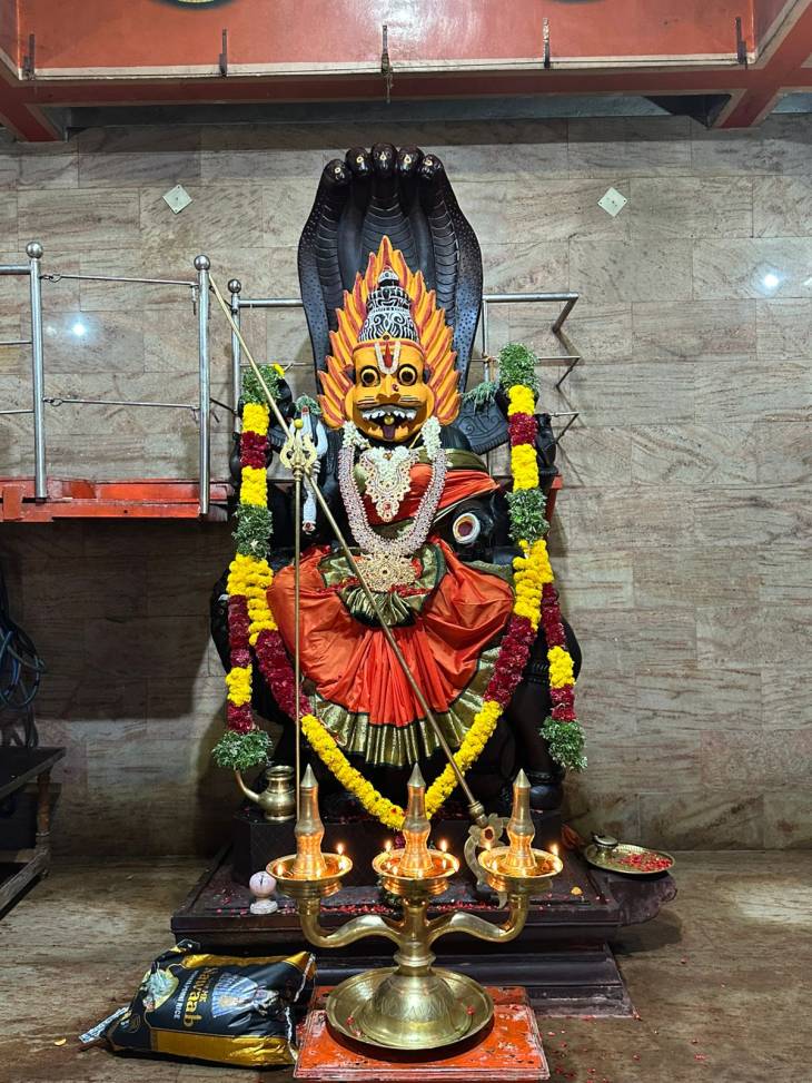 தூத்துக்குடியில் நவம்பர் 19ஆம் தேதி மஹா பிரத்தியங்கிராதேவிக்கு மிளகாய் வற்றல் மஹா யாகம்
கடன்தொல்லை நீங்கி செல்வம் பெருக வேண்டி பக்தர்கள் வழிபாடுகள்!!
