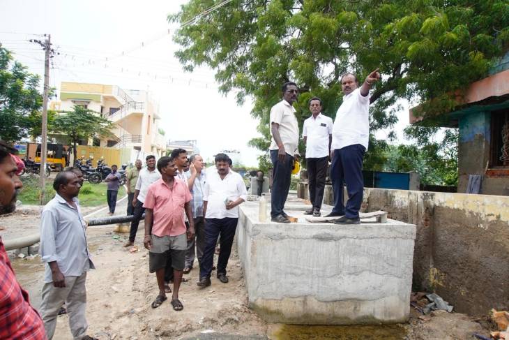 ஓம் சாந்தி நகரில் மழைநீர் வெளியேற்றப் பணிகள் தீவிரம் — மேயர் ஜெகன் பெரியசாமி நேரில் ஆய்வு!!