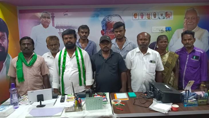 பீகாரில் நிதிஷ்குமார் மீண்டும் முதல்வர்: தூத்துக்குடியில் ஐ.ஜ.த. உற்சாக வெற்றி கொண்டாட்டம்!!