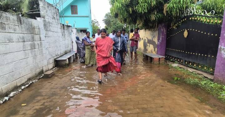 சூழலுக்கு எச்சரிக்கை – அய்யர்விளையில் வெள்ளநீர் நிலைபேறைப் பார்வையிட்ட அமைச்சர் கீதாஜீவன்!!
