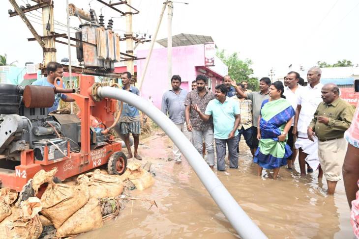 தூத்துக்குடி மாநகரில் மழைநீர் அகற்றும் பணி வேகமெடுத்தது – துரித நடவடிக்கை தொடர்கிறதாக அமைச்சர் கீதா ஜீவன்!!
