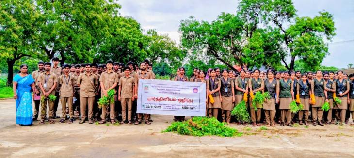 கிள்ளிக்குளத்தில் மாணவர்கள் முன்வந்து விஷப்பூண்டு செடியுக்கு ‘வெட்டி எறி’ எச்சரிக்கை!
