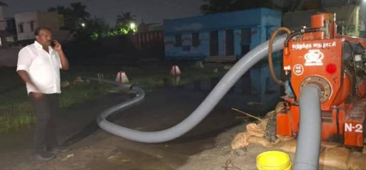 தூத்துக்குடி கனமழை பாதிப்பு பகுதிகளில் விரைவான நடவடிக்கை – மேயர் ஜெகன் பெரியசாமி நேரில் ஆய்வு!!
