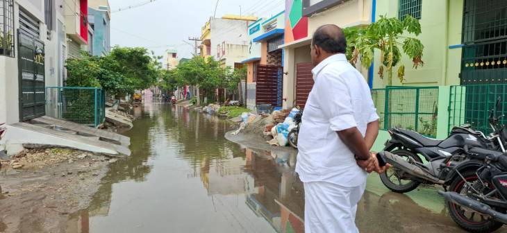 “எட்டையாபுரம் ரோடு ஹவுசிங் போர்டில் நீர்ப் பிரச்சினைக்கு உடனடி தீர்வு — மேயர் ஜெகன் பெரியசாமி ஆய்வு”
