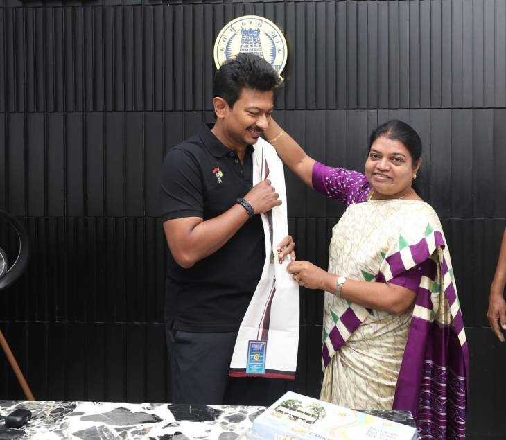 துணை முதல்வர் உதயநிதி ஸ்டாலின் 49வது பிறந்தநாளில் அமைச்சர் கீதாஜீவன் நேரில் சந்தித்து வாழ்த்து!!
