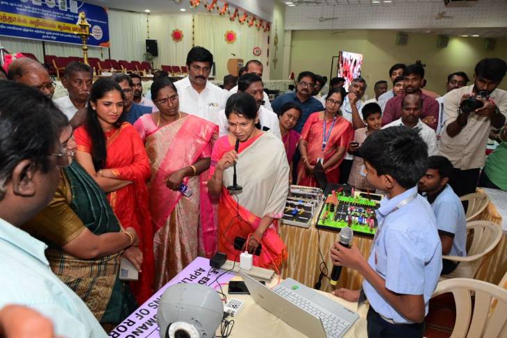 கோவில்பட்டியில் ‘புத்தாக்க அறிவியல் ஆய்வு மானக்’ விழாவை தொடங்கி வைத்த கனிமொழி கருணாநிதி எம்பி!!