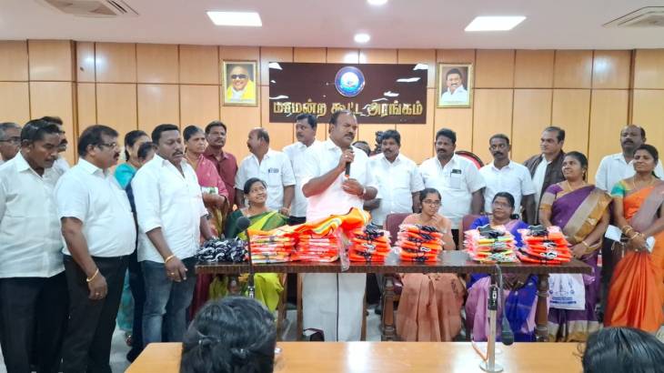 தூத்துக்குடி மாநகராட்சியில் புதிய பாகிங் மெஷின் செயல்பாடு தொடங்கி, தூய்மை பணியாளர்களுக்கு பாதுகாப்பு உடைகள் வழங்கல்!!