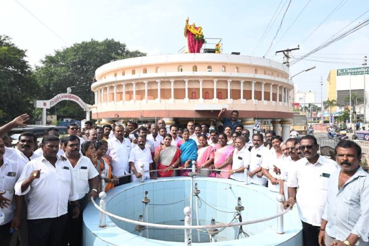 சமூகநீதியின் சின்னமே அம்பேத்கர்: நினைவு நாளில் மரியாதை செலுத்திய அமைச்சர் கீதாஜீவன், மேயர் ஜெகன் பெரியசாமி!!
