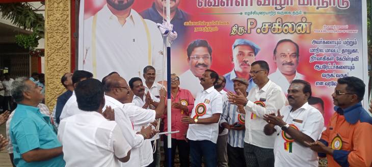தூத்துக்குடியில் நடைபெற்ற TCOA வெள்ளி விழா மாநாட்டில் மாநில தலைவர் வெள்ளைச்சாமி கொடியேற்றி தொடக்கம்!!
