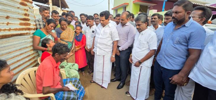 ஒட்டப்பிடாரம் தொகுதியில் அரசின் விலையில்லா மிதிவண்டிகள் வழங்கல் – பள்ளி மாணவிகளுக்கு பேருந்து வசதி உறுதி – கடலில் உயிரிழந்த சிறுவர்களின் குடும்பங்களுக்கு நிவாரணம்!!