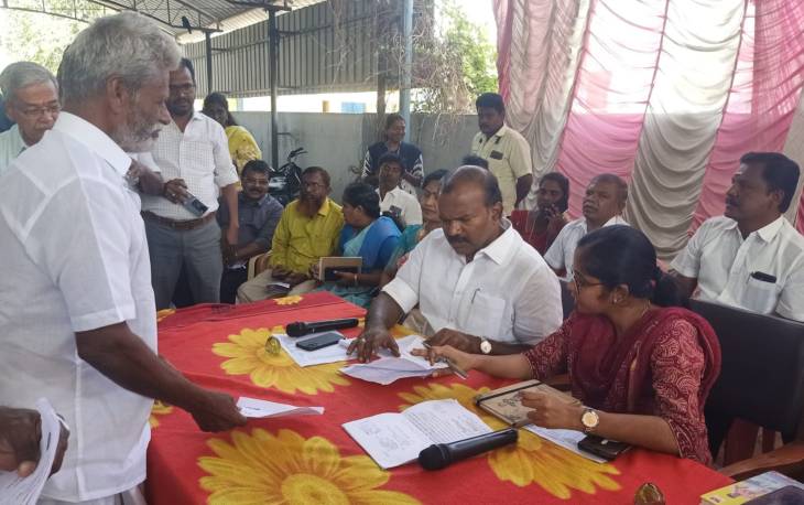 மேயர் ஜெகன் பெரியசாமியிடம் ஒ.முத்துராஜா, அசோக் புகார்: ஆக்கிரமிப்பால் வீட்டிற்கு செல்லும் பாதை முடக்கம்!!