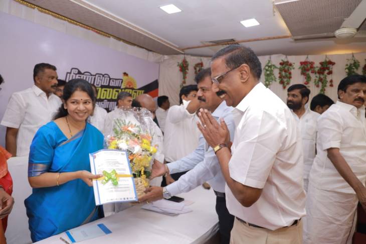 அகில இந்திய தொழிற்சங்கம் சார்பில் 26 அம்ச வளர்ச்சி கோரிக்கைகள் – எம்.பி. கனிமொழி கருணாநிதியிடம் மனு!!
