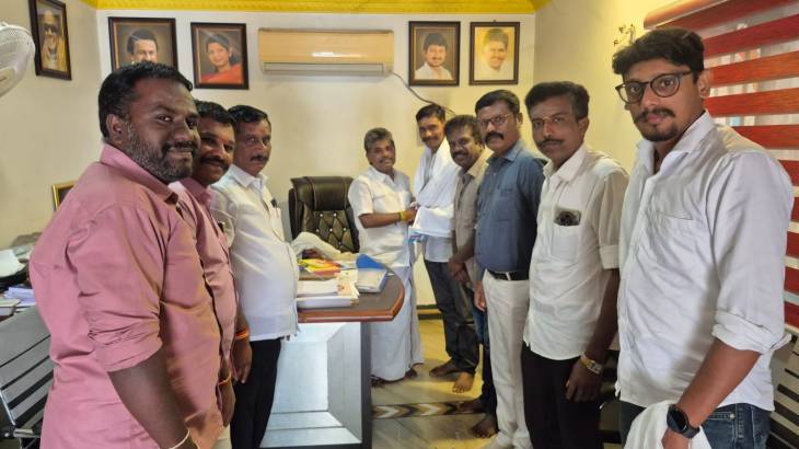 பாஞ்சாலங்குறிச்சி நினைவுக்கோட்டை சாலை சீரமைப்பு கோரி எம்எல்ஏ எம்.சி. சண்முகையாவிடம் அருள்மிகு வீரசக்க தேவி ஆலய குழு மனு!!