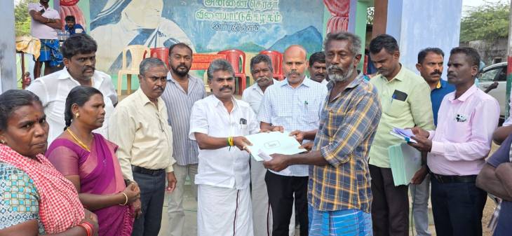 ஒட்டப்பிடாரம் சட்டமன்ற உறுப்பினர் எம்.சி.சண்முகையா: 15 லட்சம் மதிப்பில் பல்நோக்கு கட்டிடங்கள் தொடக்கம் – 160 பயனாளிகளுக்கு இலவச பட்டா வழங்கல்!!