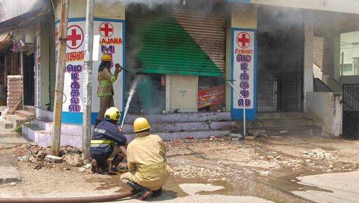 தூத்துக்குடி அண்ணாநகர் மெடிக்கல் கடையில் தீ விபத்து – தீயணைப்பு வீரர்களின் துரித நடவடிக்கையால் பெரும் அபாயம் தவிர்ப்பு!!