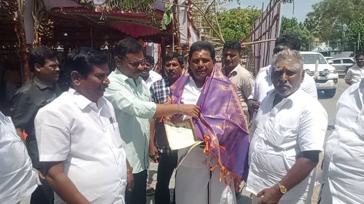 அமைச்சர் அனிதா ஆர். ராதாகிருஷ்ணனுக்கு விழா அழைப்பிதழ் வழங்கல்: பாஞ்சாலங்குறிச்சி வீரசக்க தேவி ஆலய 70வது ஆண்டு விழா உற்சாகம்!!