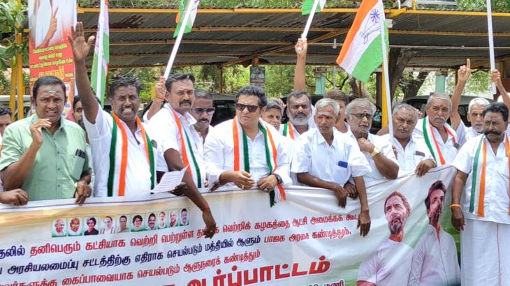 ஆளுநர் நடவடிக்கைக்கு எதிராக கோவில்பட்டியில் காங்கிரஸ் மாபெரும் ஆர்ப்பாட்டம் - “பெரும்பான்மை கட்சியை ஆட்சி அமைக்க அழைக்காமல் காலதாமதம்” – மோடி, அமித்ஷாவுக்கு கண்டனம்!!