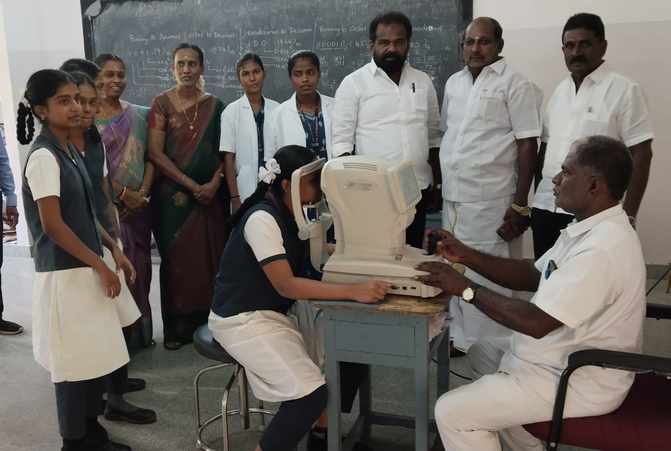 சிவந்தி ஆதித்தனார் பள்ளியில் 684 பேருக்கு இலவச கண் பரிசோதனை – காமராஜர் பிறந்தநாளை முன்னிட்டு தி ஐ பவுண்டேஷன் சிறப்பு மருத்துவ முகாம்!!