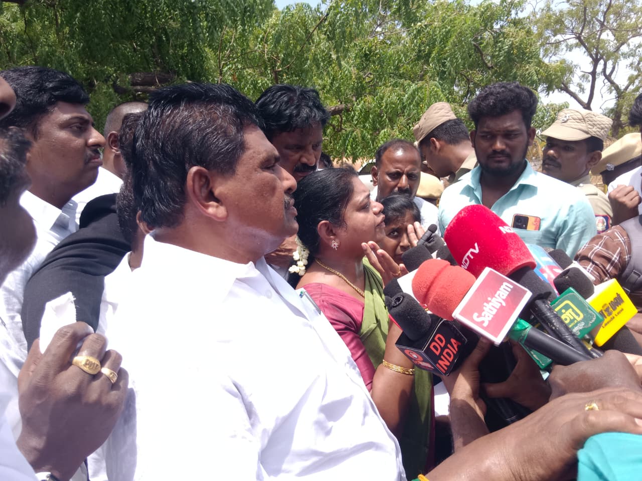 “ஒடுக்க ஒடுக்க நீர்க்குமிழி போல மேலே வருவோம்” – மார்க்கண்டேயன் எம்எல்ஏ கைது விவகாரத்தில் முன்னாள் அமைச்சர் கீதாஜீவன் கடும் கண்டனம்!!