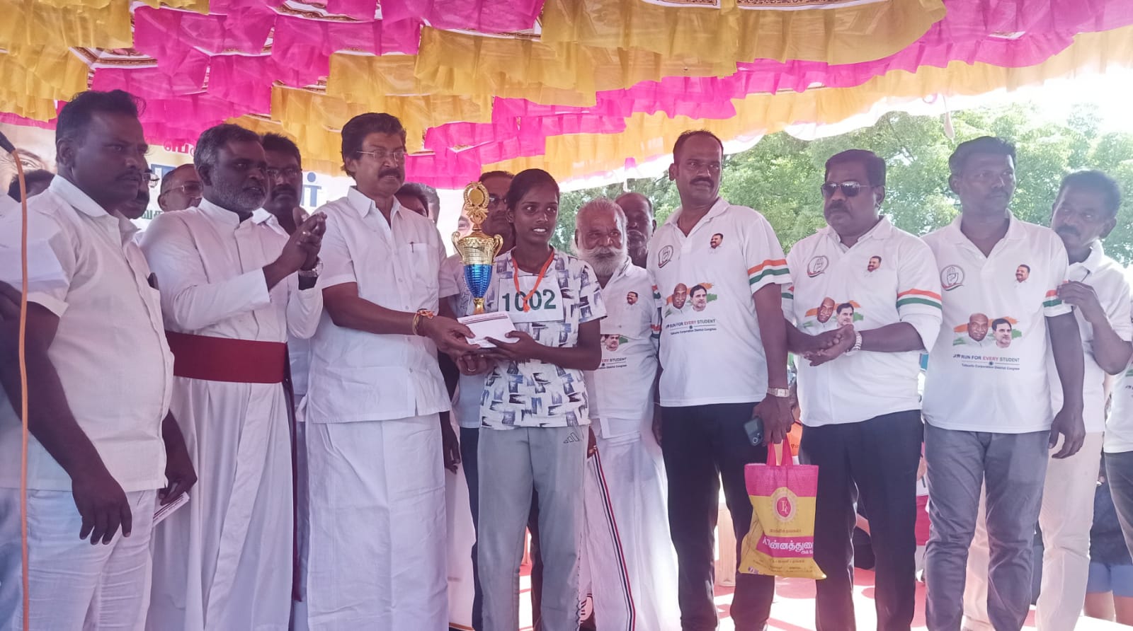 காமராஜர் பிறந்தநாளை முன்னிட்டு தூத்துக்குடியில் மாபெரும் மினி மாரத்தான்: 1,887 பேர் உற்சாக பங்கேற்பு; 124 பேருக்கு பரிசுகள் வழங்கல்!!