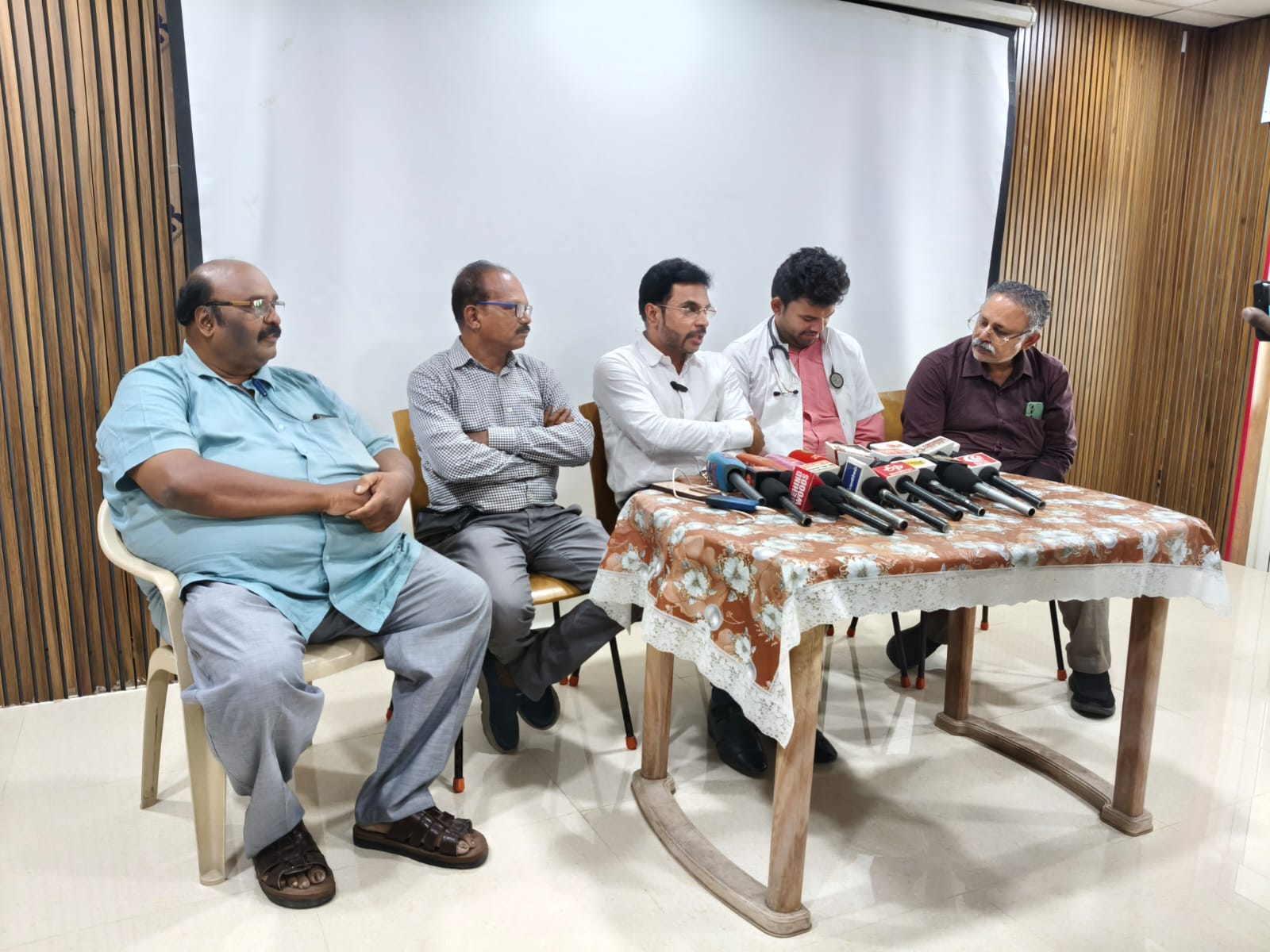 10 வயது சிறுமிக்கு நவீன லேப்ராஸ்கோபிக் அறுவை சிகிச்சை வெற்றி: தூத்துக்குடி அரசு மருத்துவமனையில் சாதனை!!