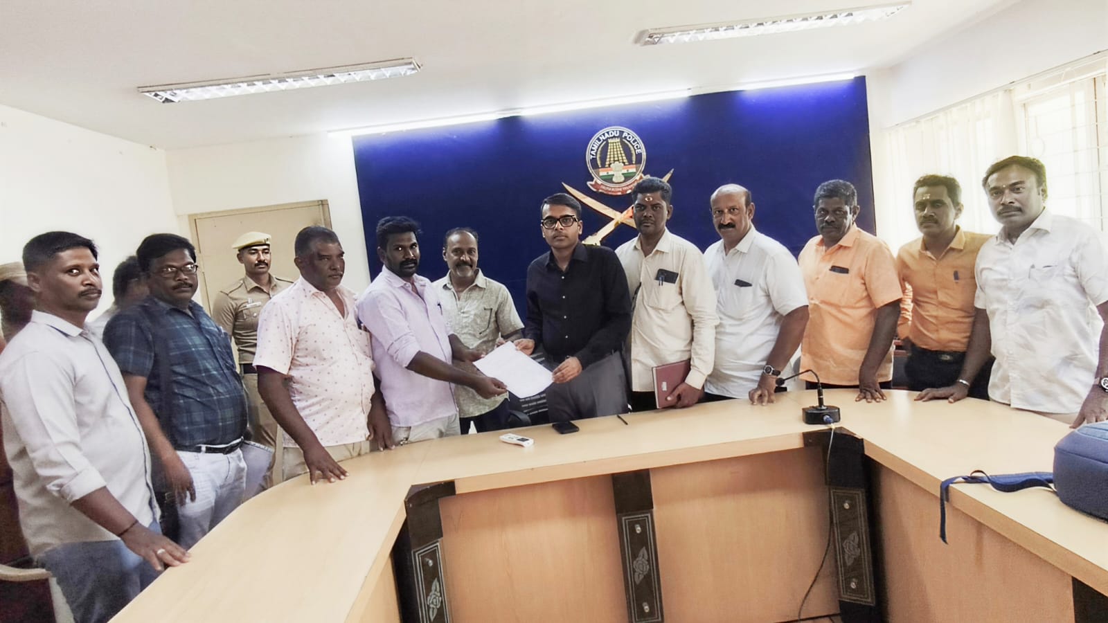 ஏடிஎஸ்பி திபு மீது தூத்துக்குடி பத்திரிகையாளர்கள் எஸ்.பி. அபிஷேக் குப்தாவிடம் புகார் – 'இனி இதுபோல் நடக்காது' என உறுதி!!